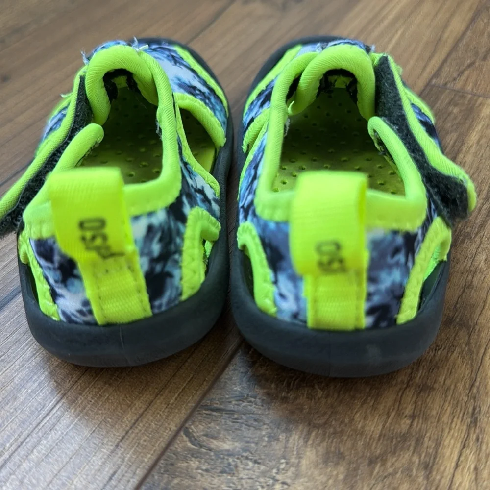 Oshkosh B’gosh baby water shoes, size 4